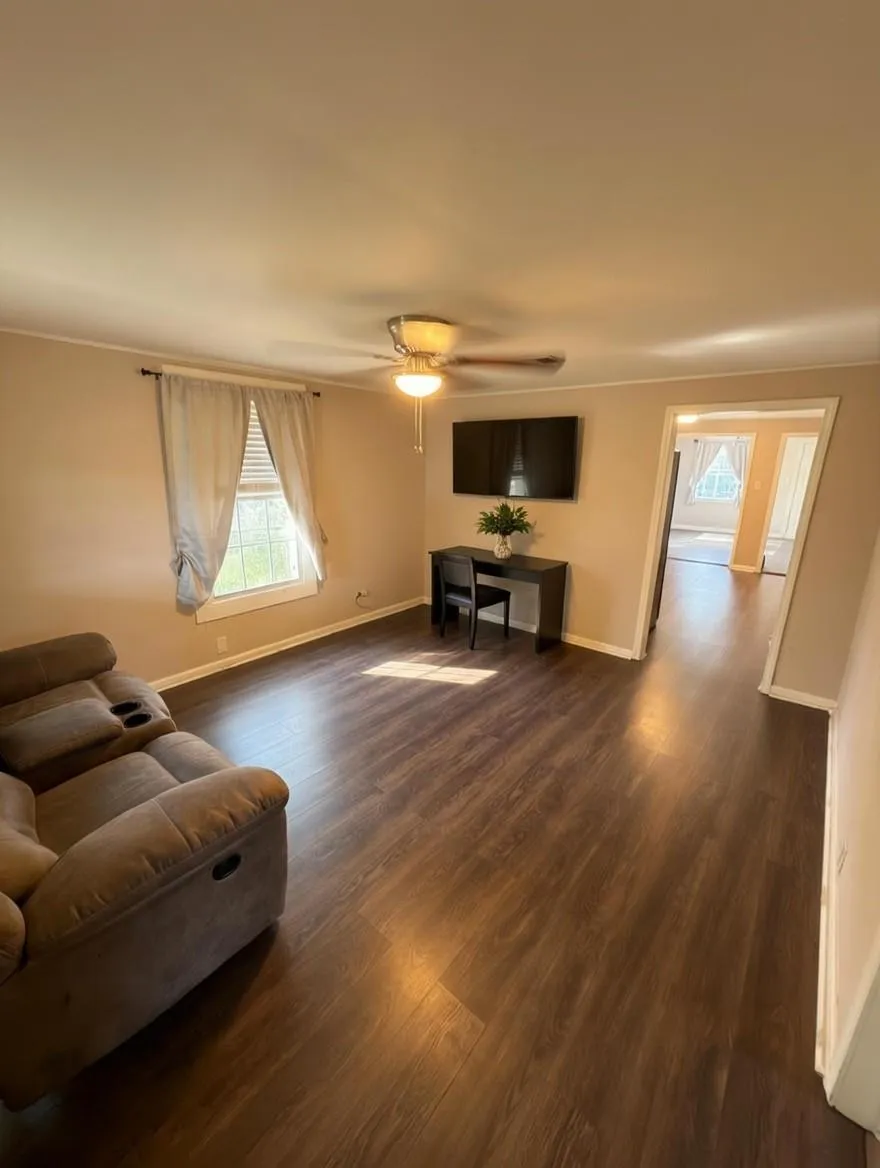 911 Kemp Street Boling, TX 77420
