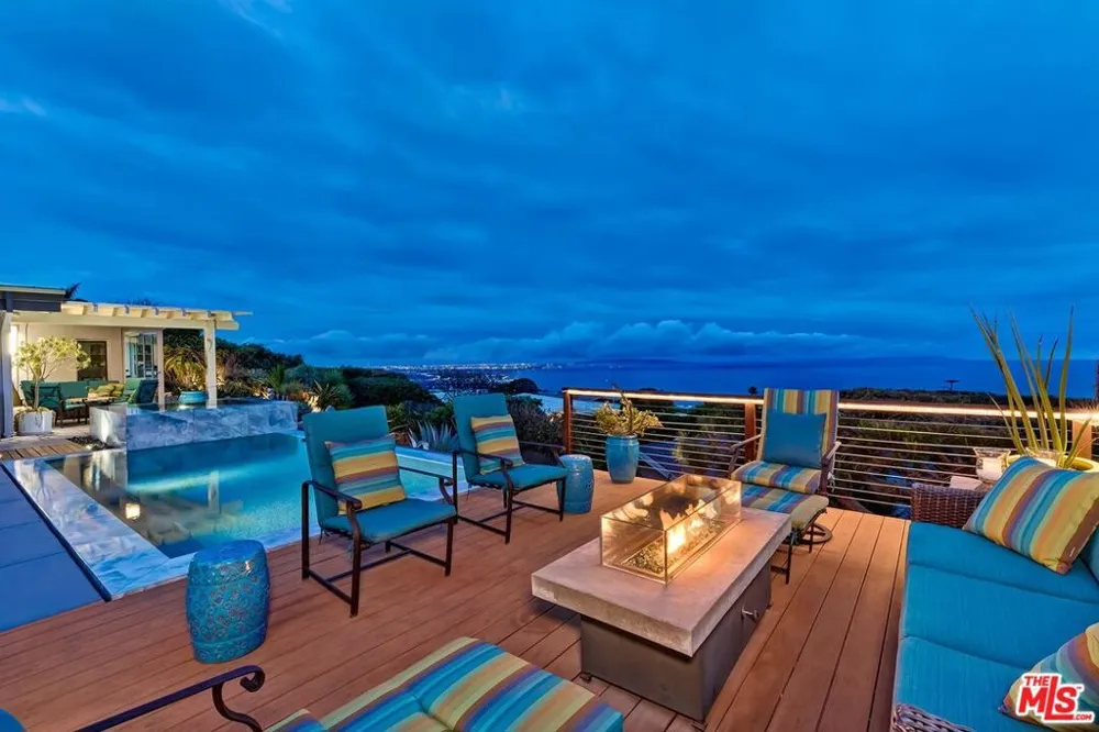 1334 Charmel Place Pacific Palisades, CA 90272