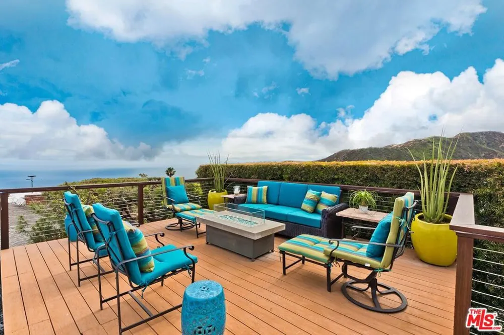 1334 Charmel Place Pacific Palisades, CA 90272