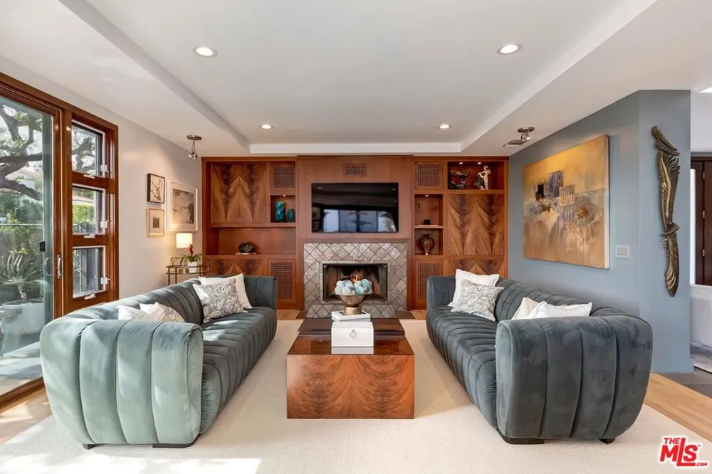 1334 Charmel Place Pacific Palisades, CA 90272