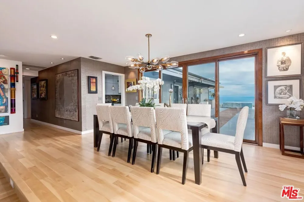 1334 Charmel Place Pacific Palisades, CA 90272