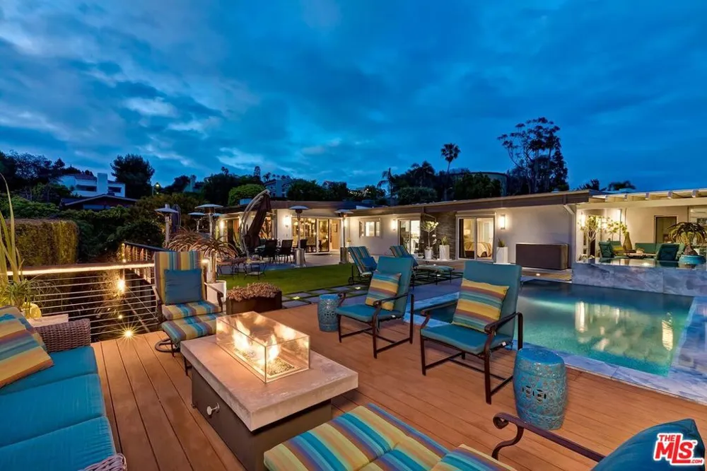 1334 Charmel Place Pacific Palisades, CA 90272