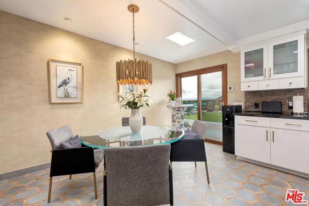 1334 Charmel Place Pacific Palisades, CA 90272