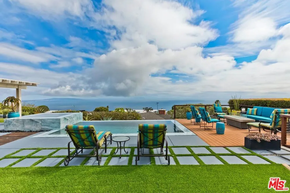 1334 Charmel Place Pacific Palisades, CA 90272