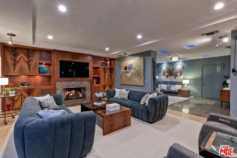 1334 Charmel Place Pacific Palisades, CA 90272