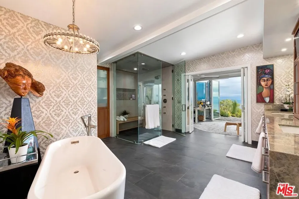 1334 Charmel Place Pacific Palisades, CA 90272