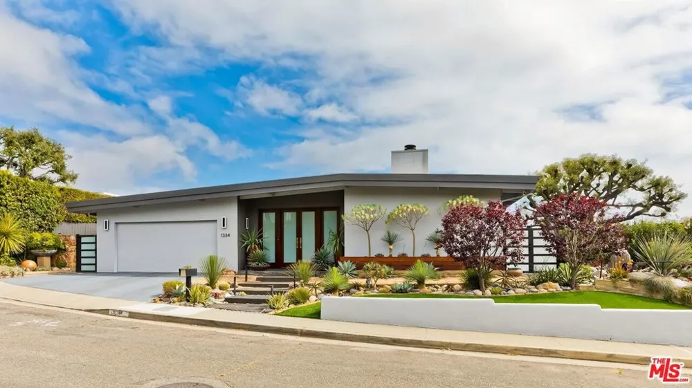1334 Charmel Place Pacific Palisades, CA 90272