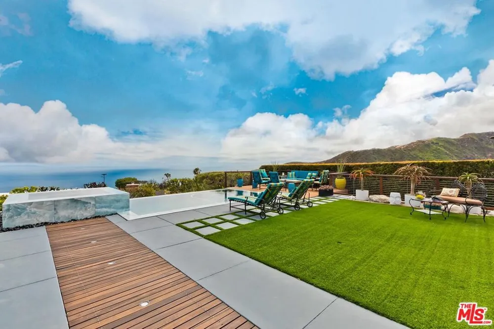 1334 Charmel Place Pacific Palisades, CA 90272