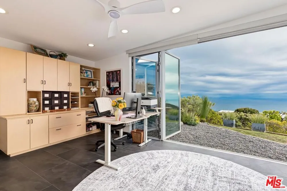 1334 Charmel Place Pacific Palisades, CA 90272