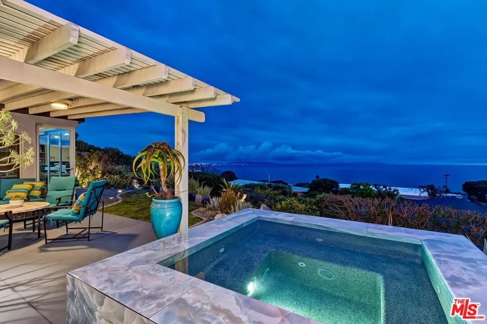 1334 Charmel Place Pacific Palisades, CA 90272