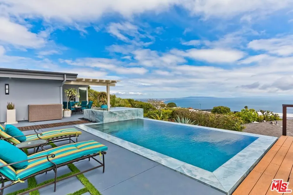 1334 Charmel Place Pacific Palisades, CA 90272