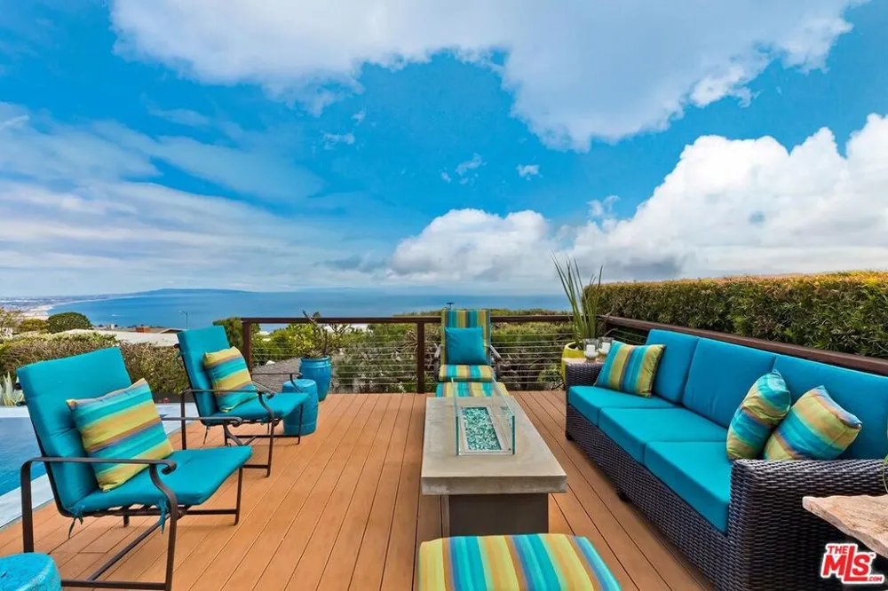 1334 Charmel Place Pacific Palisades, CA 90272