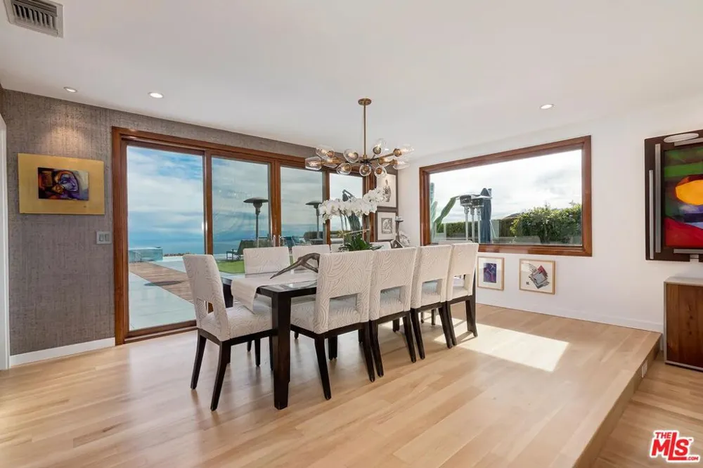 1334 Charmel Place Pacific Palisades, CA 90272