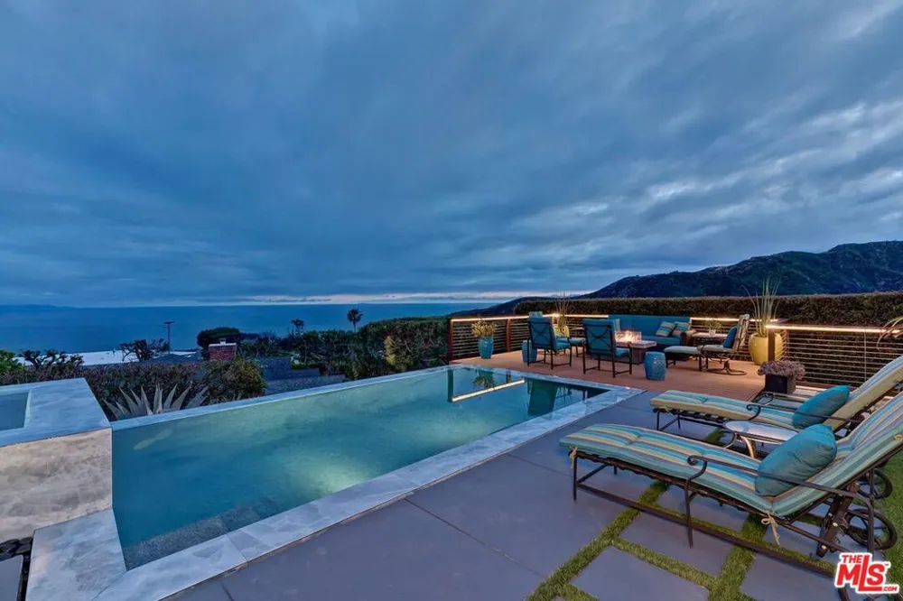 1334 Charmel Place Pacific Palisades, CA 90272