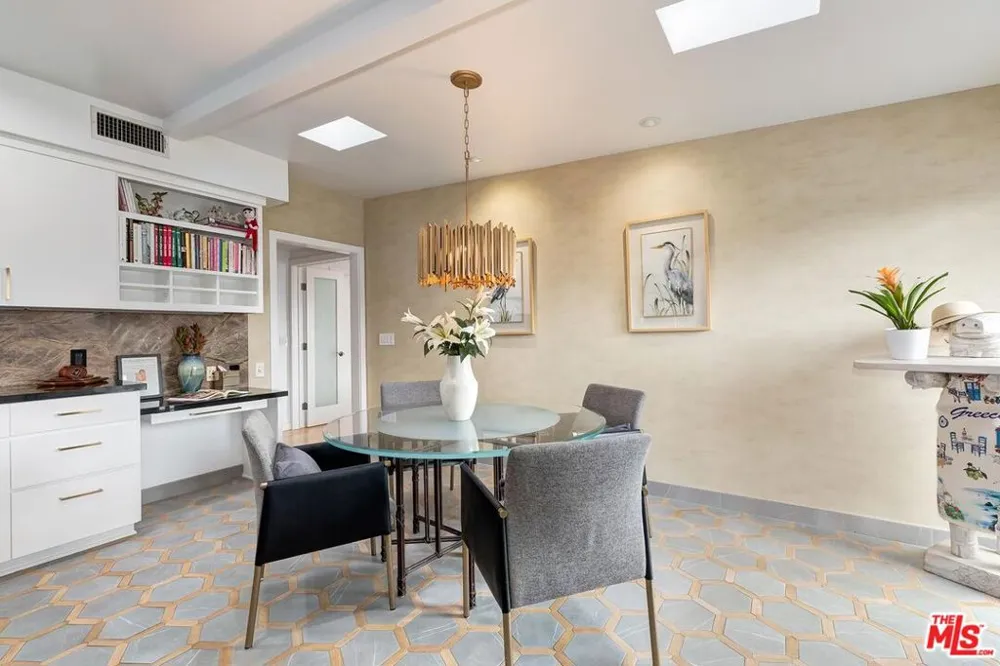 1334 Charmel Place Pacific Palisades, CA 90272