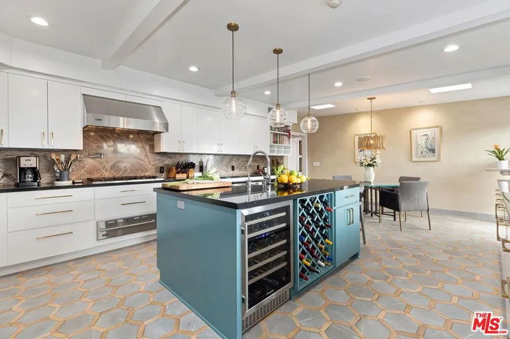 1334 Charmel Place Pacific Palisades, CA 90272