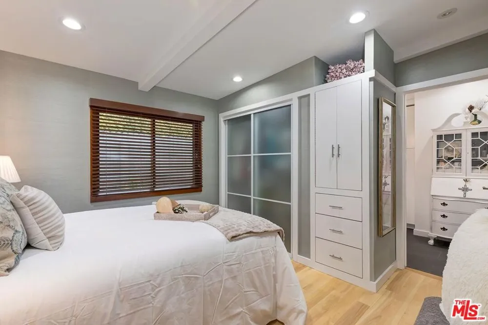 1334 Charmel Place Pacific Palisades, CA 90272