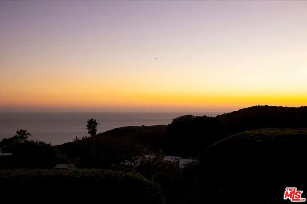 1334 Charmel Place Pacific Palisades, CA 90272