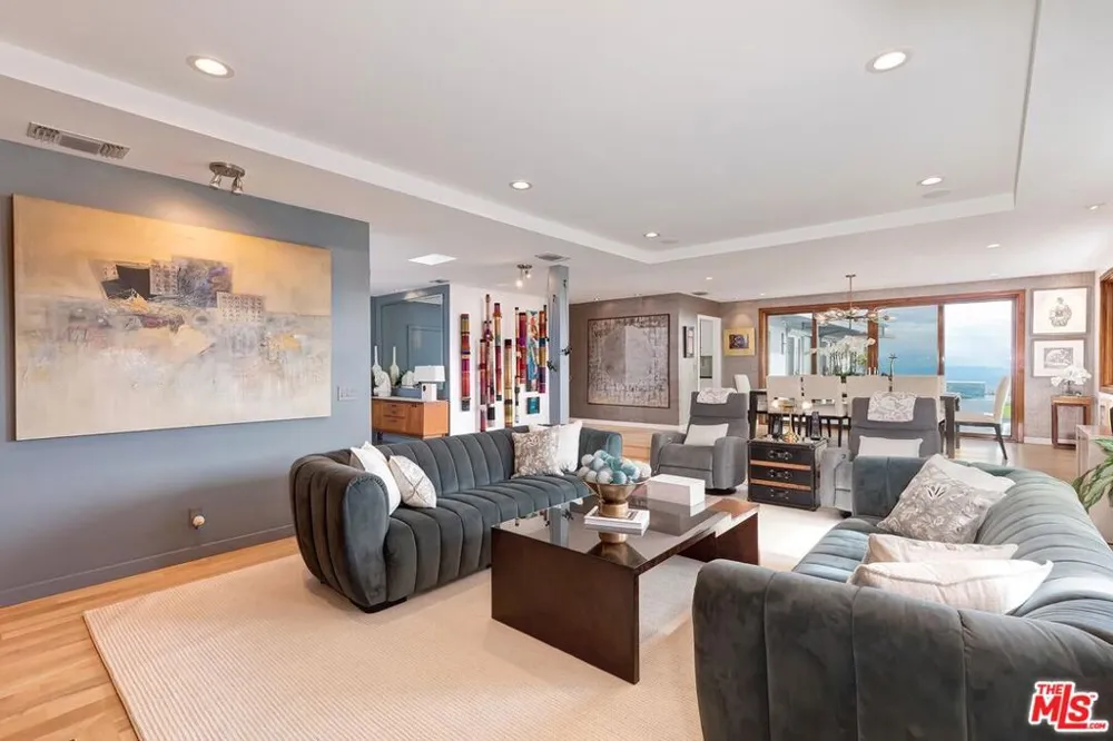 1334 Charmel Place Pacific Palisades, CA 90272