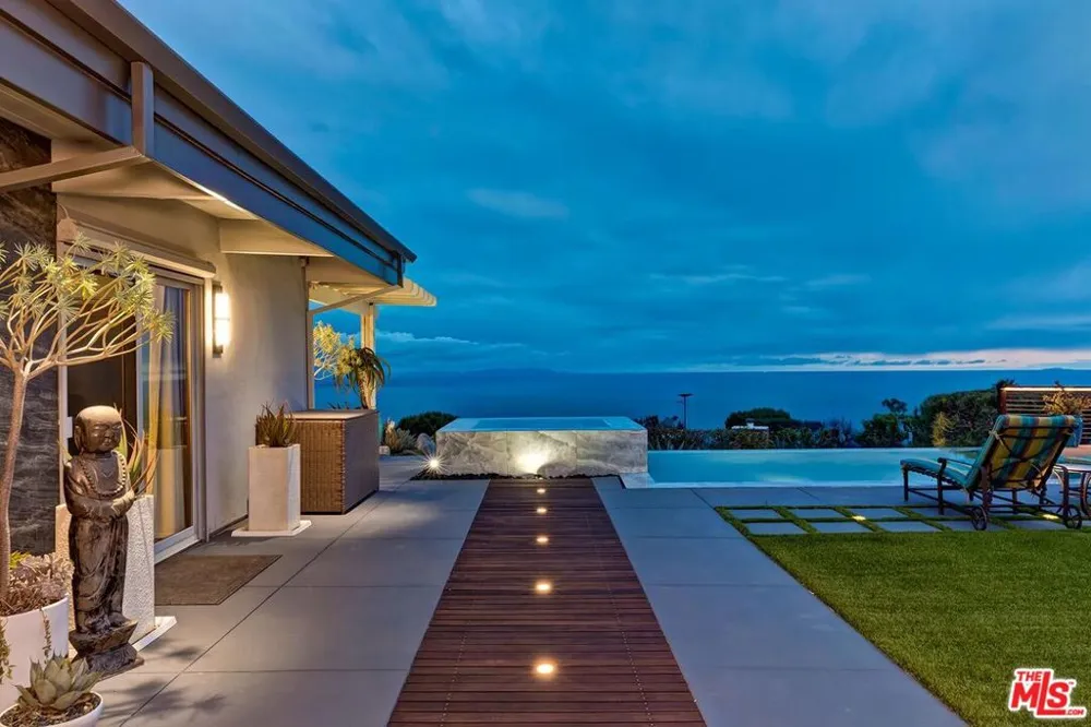 1334 Charmel Place Pacific Palisades, CA 90272
