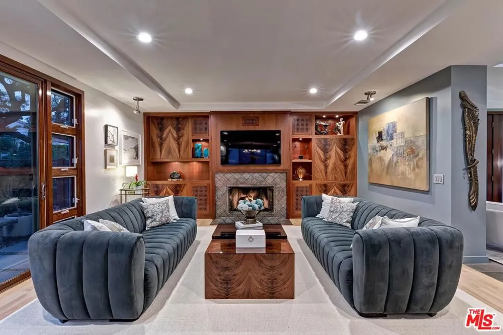 1334 Charmel Place Pacific Palisades, CA 90272