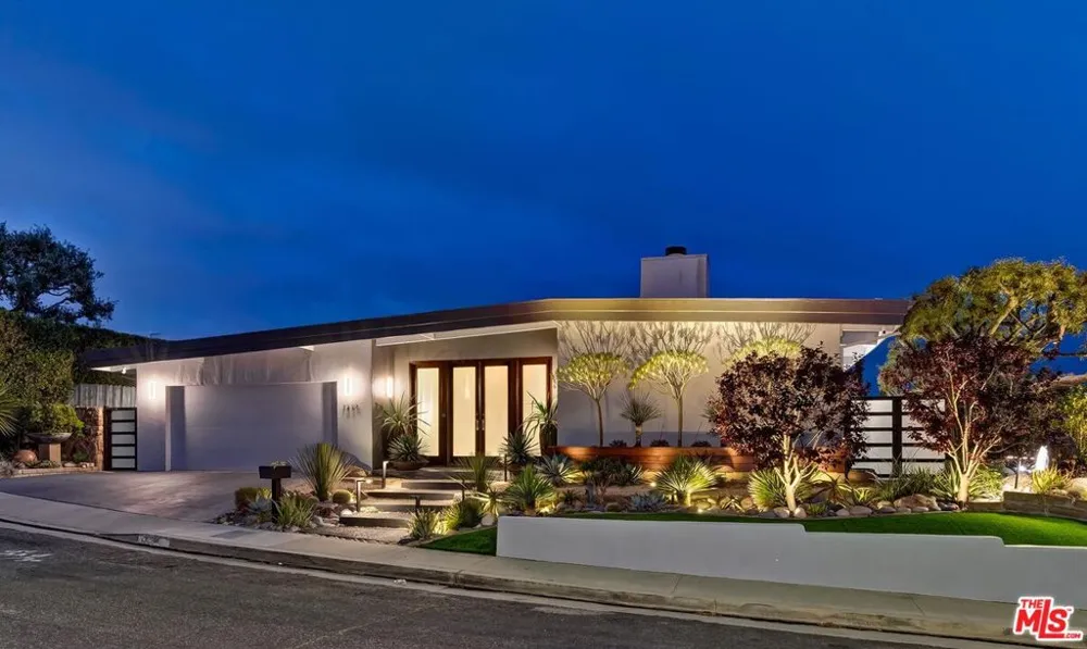 1334 Charmel Place Pacific Palisades, CA 90272
