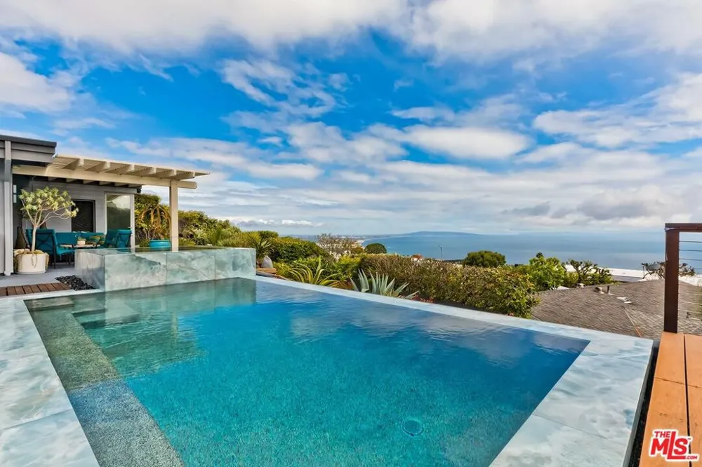 1334 Charmel Place Pacific Palisades, CA 90272