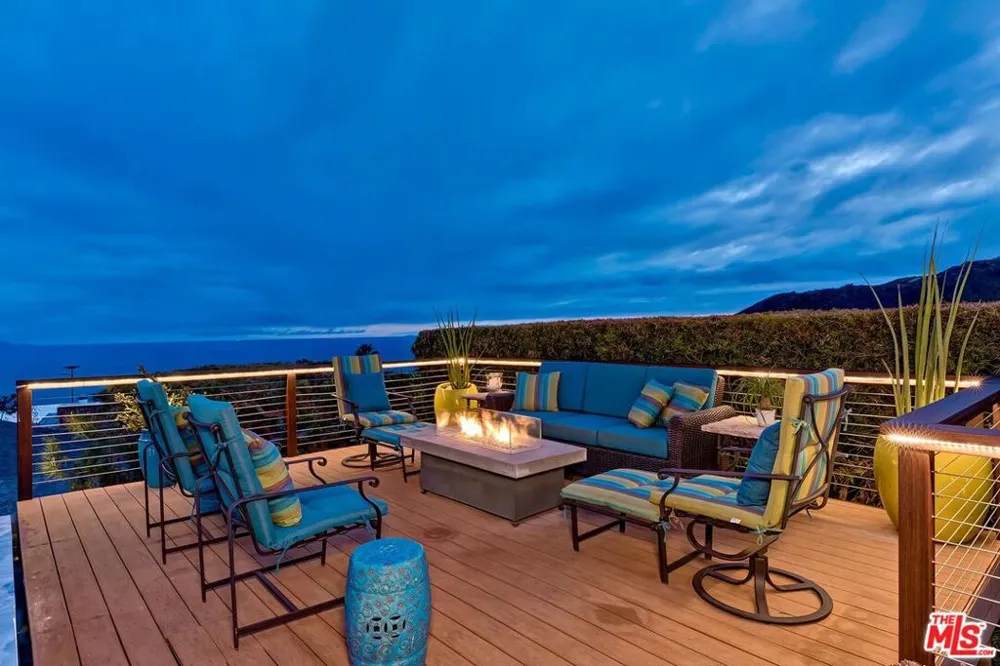 1334 Charmel Place Pacific Palisades, CA 90272
