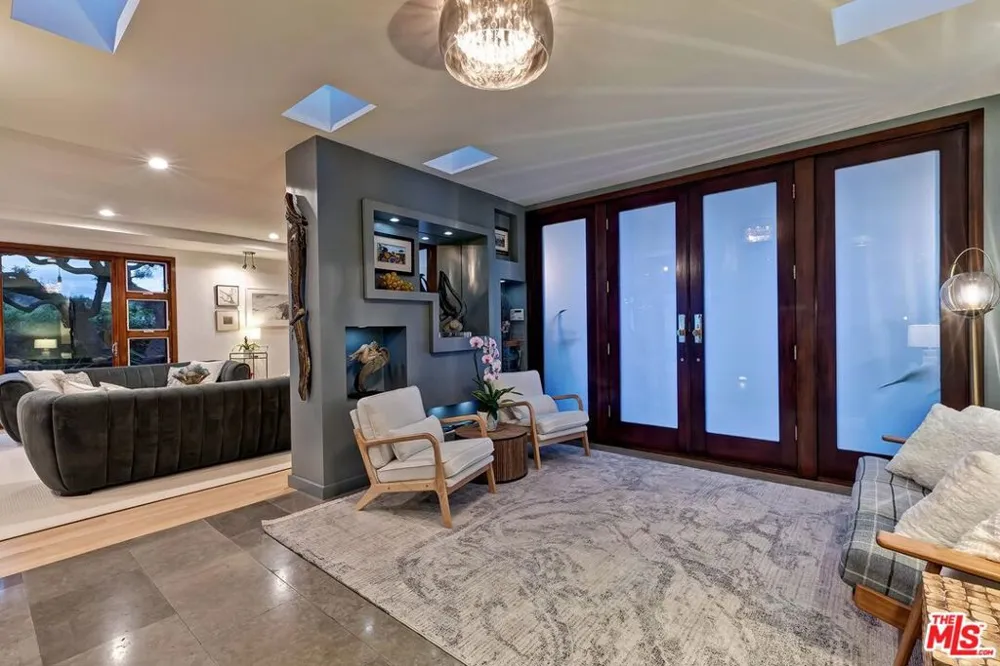 1334 Charmel Place Pacific Palisades, CA 90272