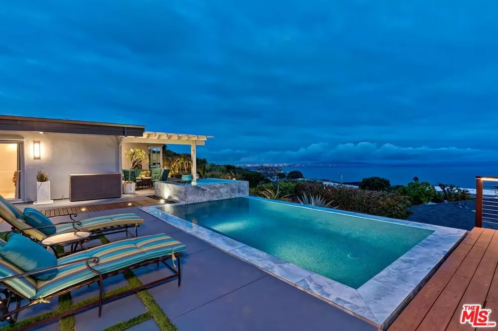 1334 Charmel Place Pacific Palisades, CA 90272