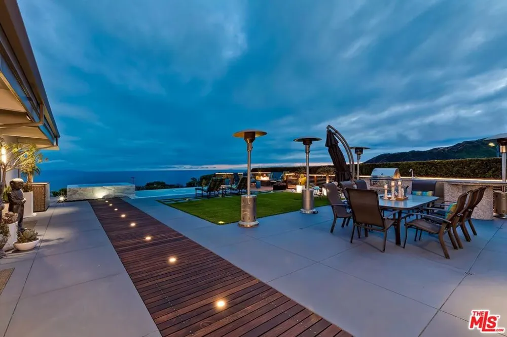 1334 Charmel Place Pacific Palisades, CA 90272