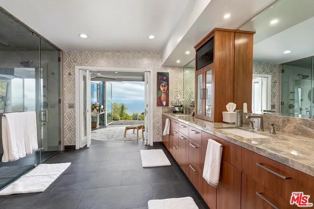 1334 Charmel Place Pacific Palisades, CA 90272