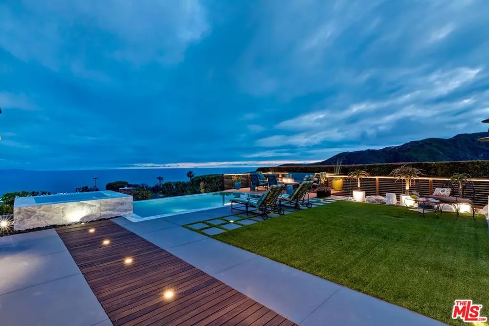 1334 Charmel Place Pacific Palisades, CA 90272