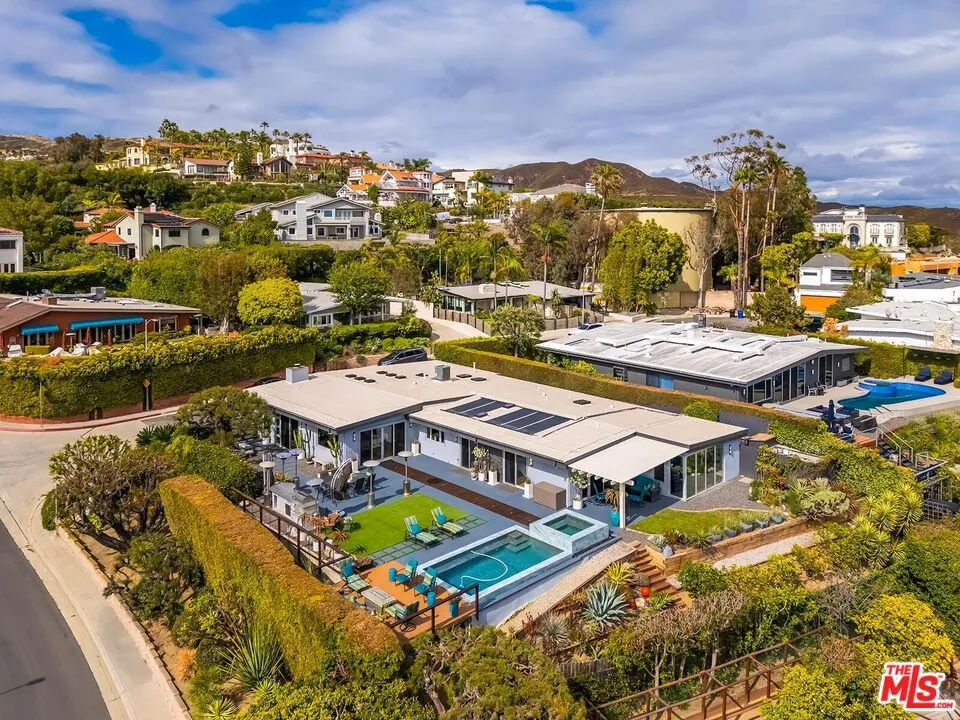 1334 Charmel Place Pacific Palisades, CA 90272