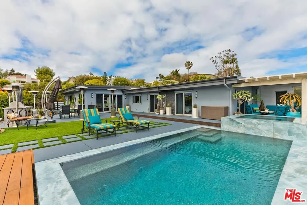 1334 Charmel Place Pacific Palisades, CA 90272