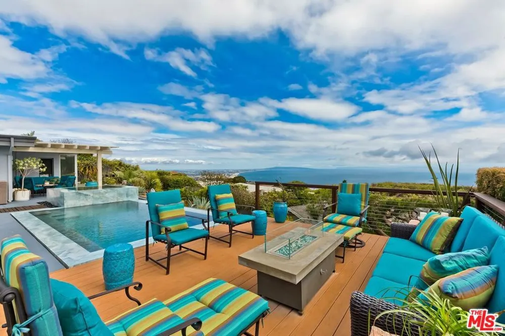 1334 Charmel Place Pacific Palisades, CA 90272
