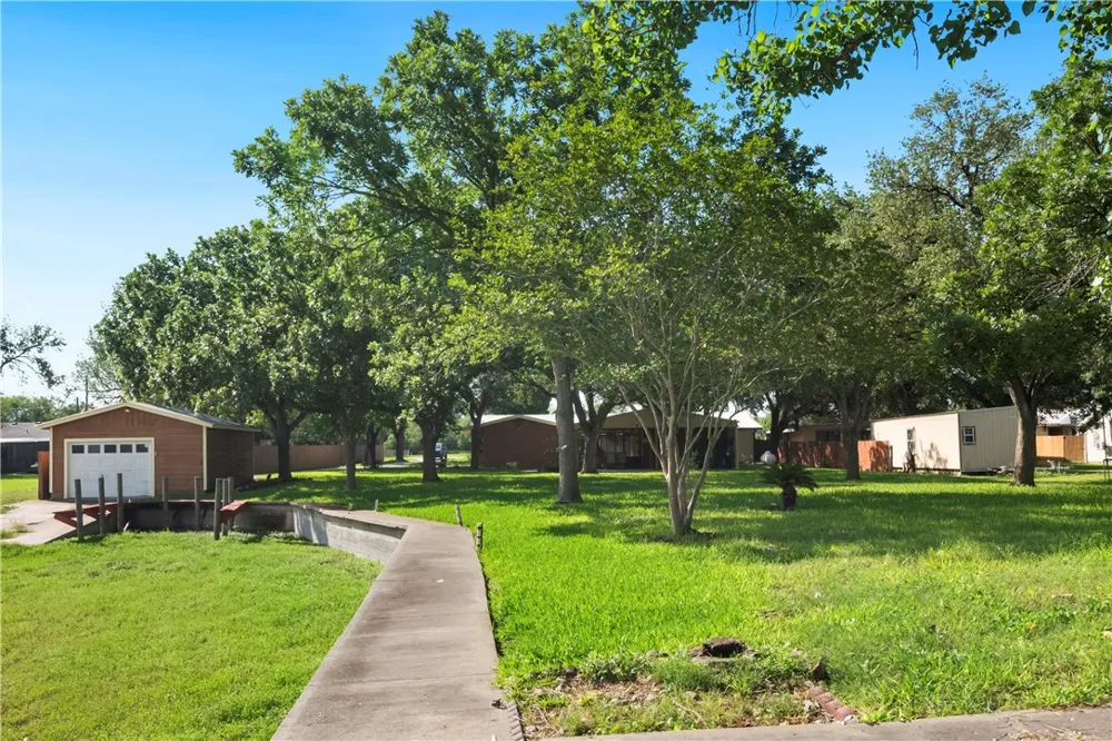 155 Harbor Mathis, TX 78368