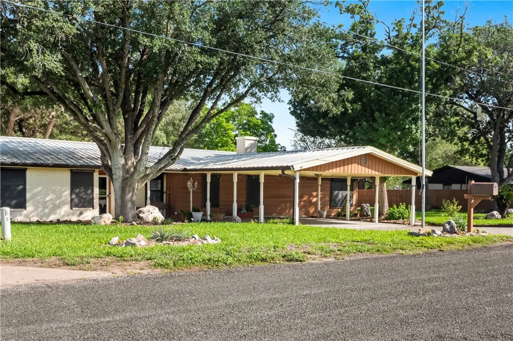 155 Harbor Mathis, TX 78368