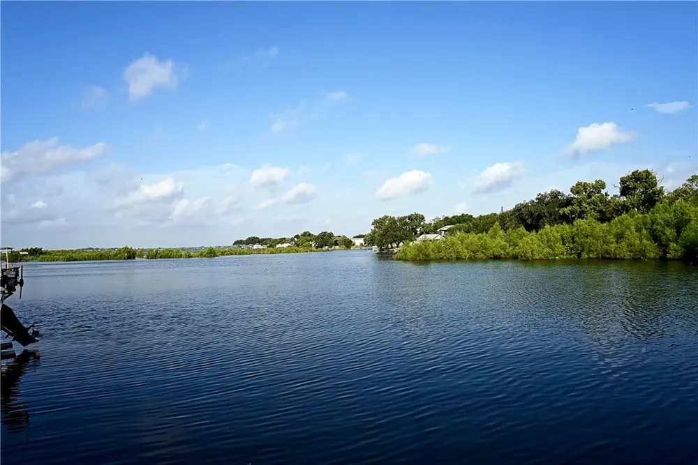 155 Harbor Mathis, TX 78368