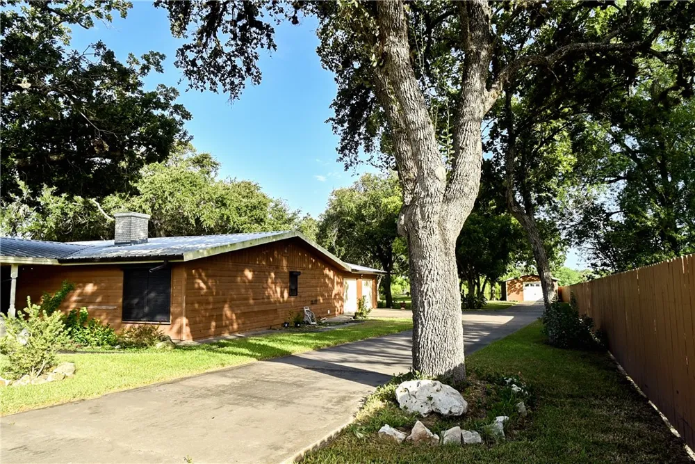 155 Harbor Mathis, TX 78368