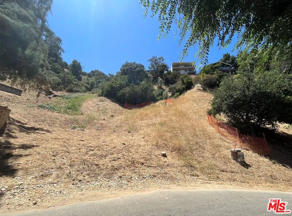4601 Ensenada Drive Woodland Hills, CA 91364