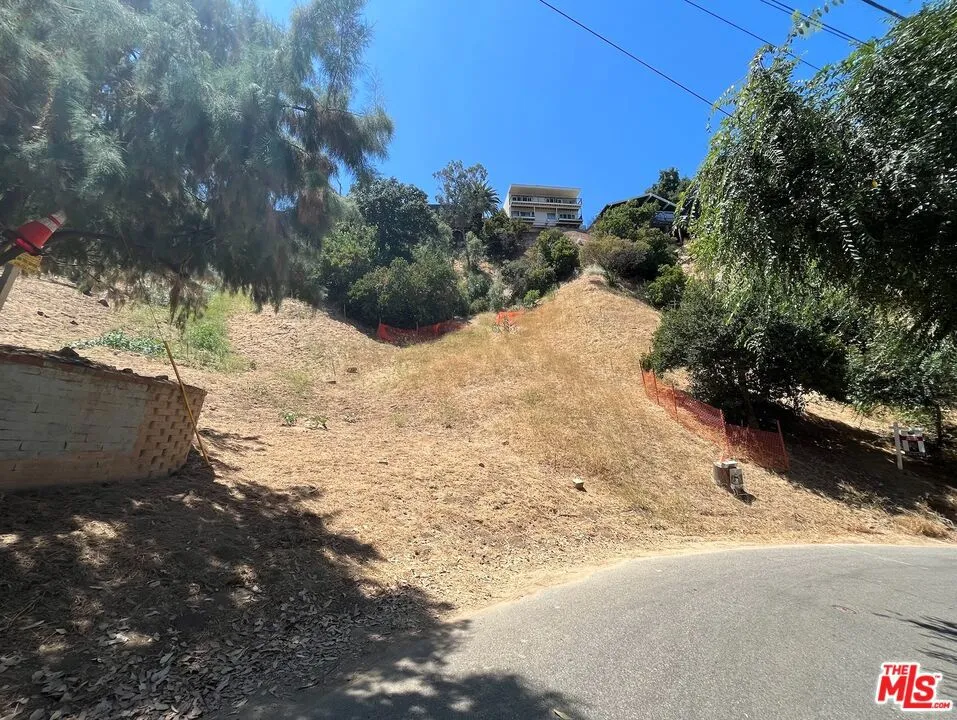 4601 Ensenada Drive Woodland Hills, CA 91364