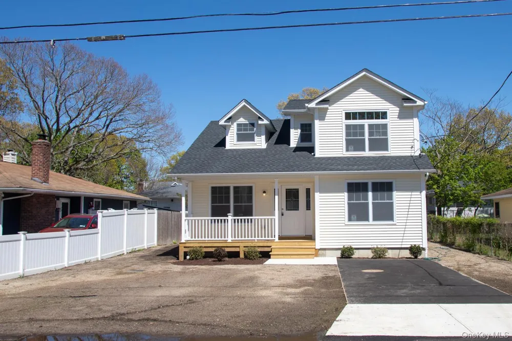 33 Dressel Mastic, NY 11950