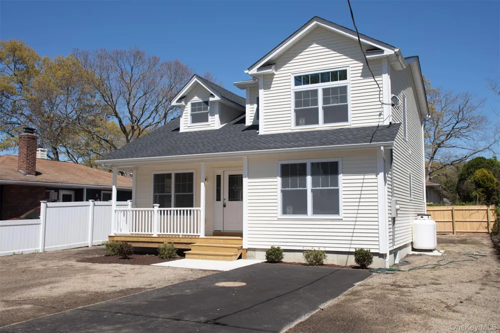 33 Dressel Mastic, NY 11950