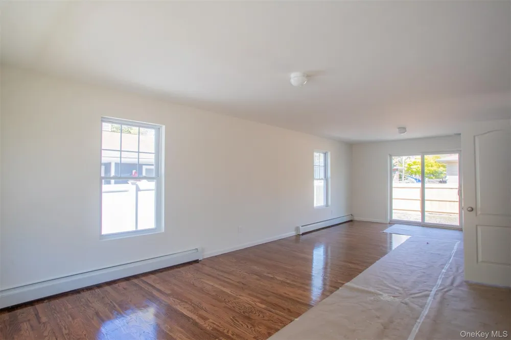 33 Dressel Mastic, NY 11950