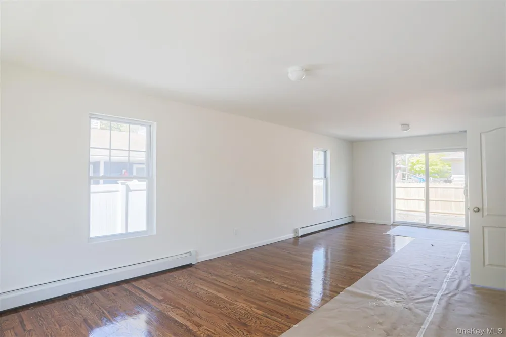 33 Dressel Mastic, NY 11950