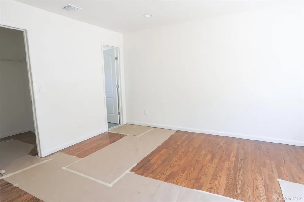 33 Dressel Mastic, NY 11950