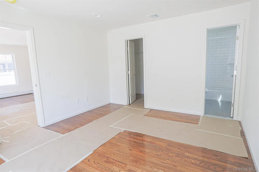 33 Dressel Mastic, NY 11950