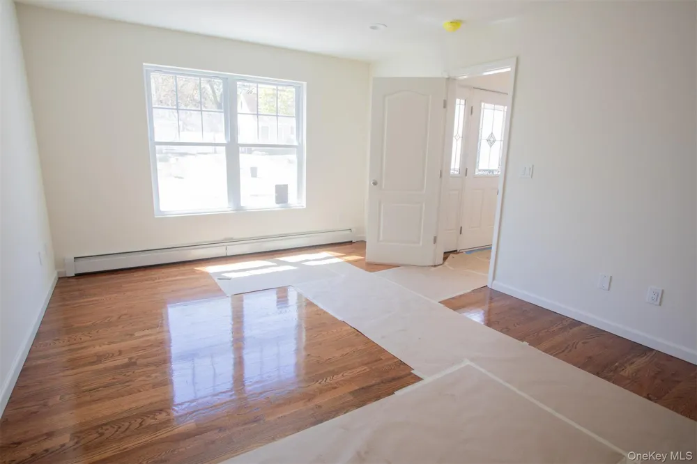 33 Dressel Mastic, NY 11950