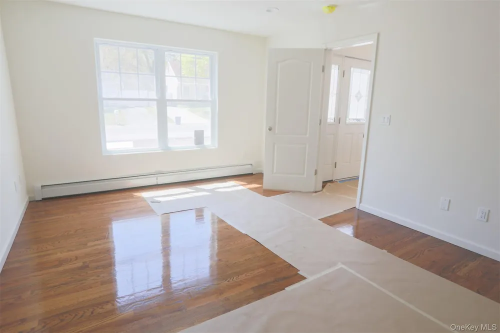 33 Dressel Mastic, NY 11950